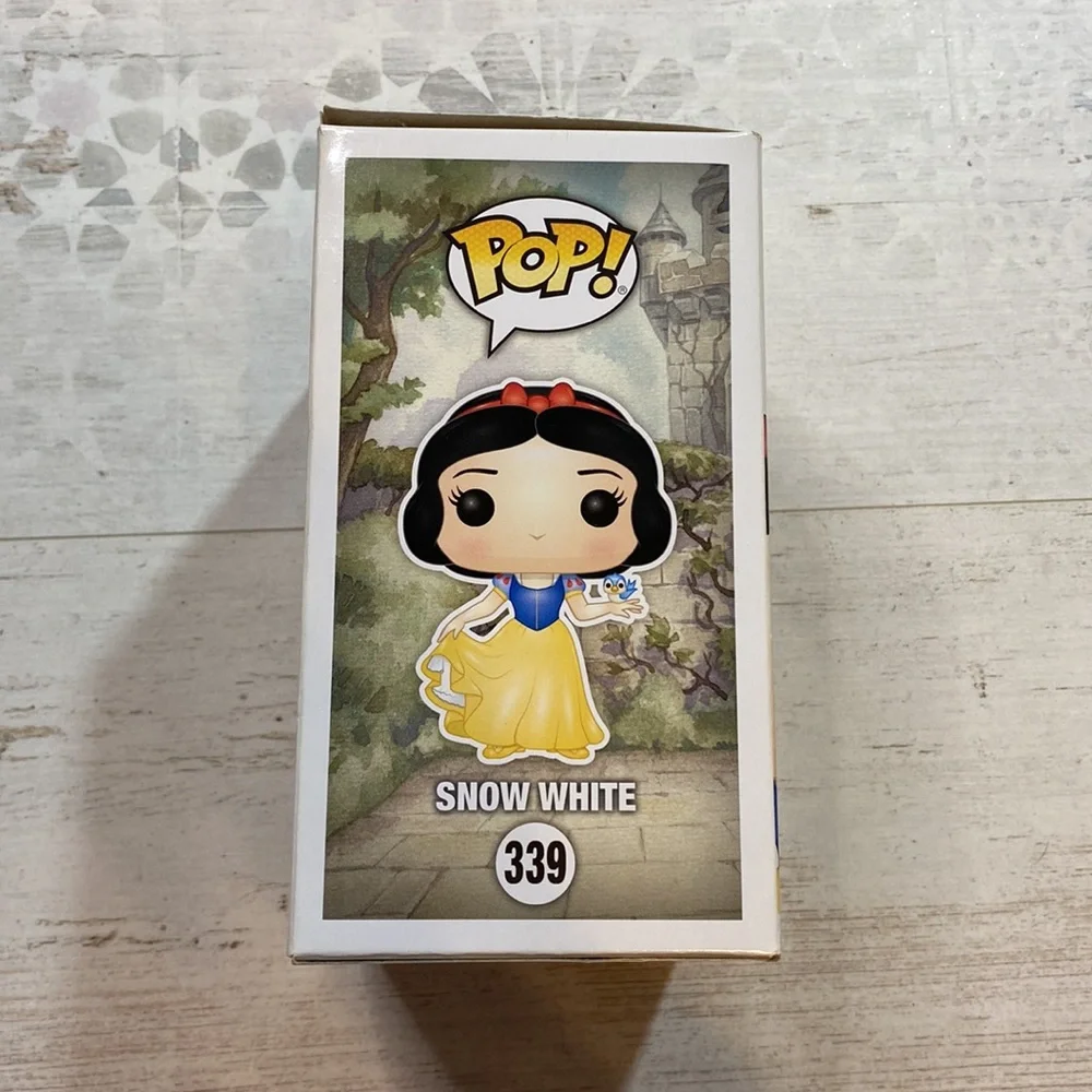 Funko Pop Snow White #339 Disney Figure - Picture 6 of 8